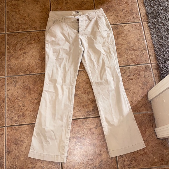 Old Navy khaki pants - Picture 1 of 3